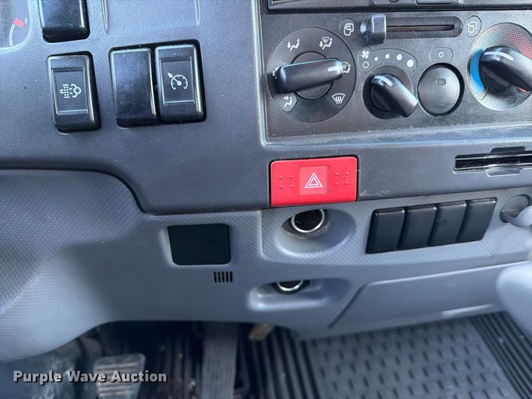 image for item FG3024 2016 Isuzu NRR box truck