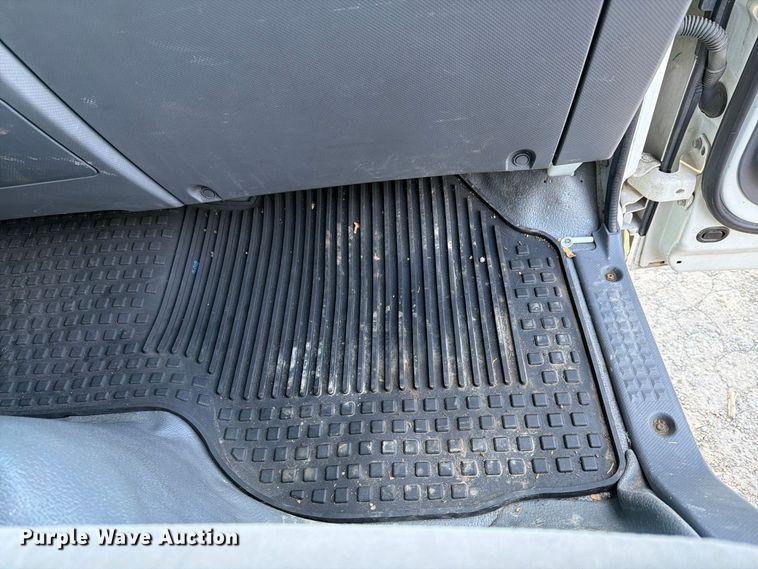image for item FG3024 2016 Isuzu NRR box truck