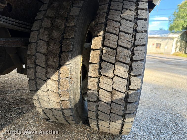 image for item FG3024 2016 Isuzu NRR box truck
