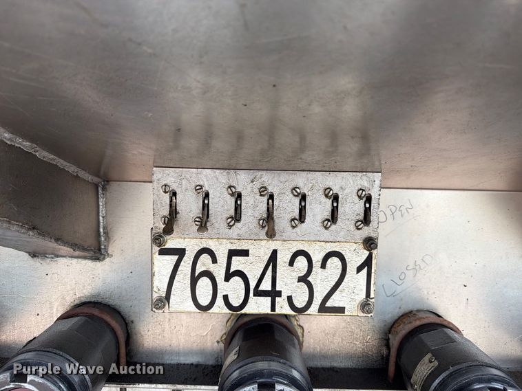 image for item FG3025 2012 Mack Granite fuel truck
