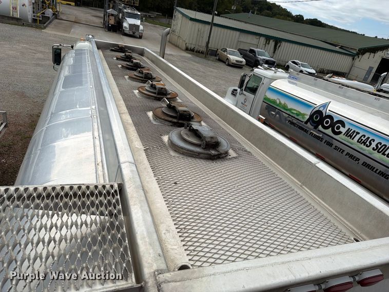 image for item FG3025 2012 Mack Granite fuel truck