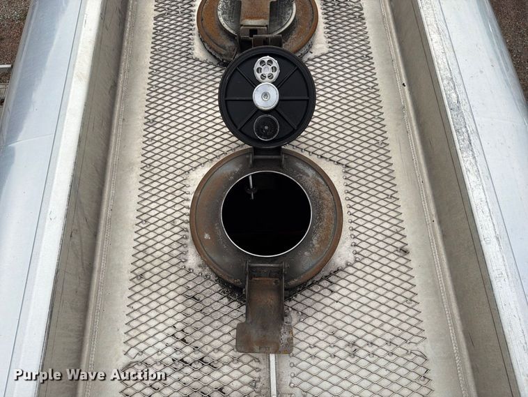 image for item FG3025 2012 Mack Granite fuel truck