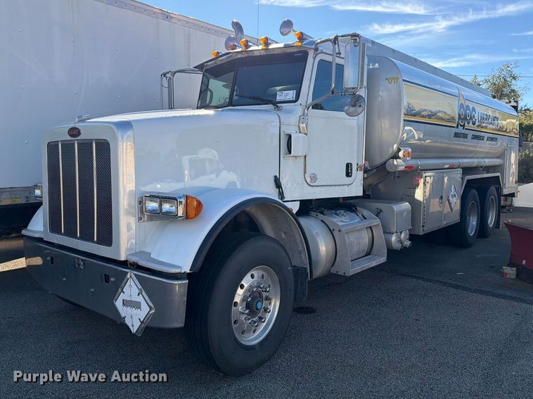 2013 Peterbilt 367 fuel truck
