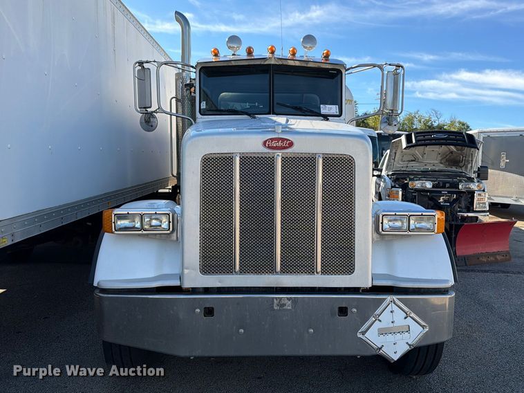 image for item FG3026 2013 Peterbilt 367 fuel truck