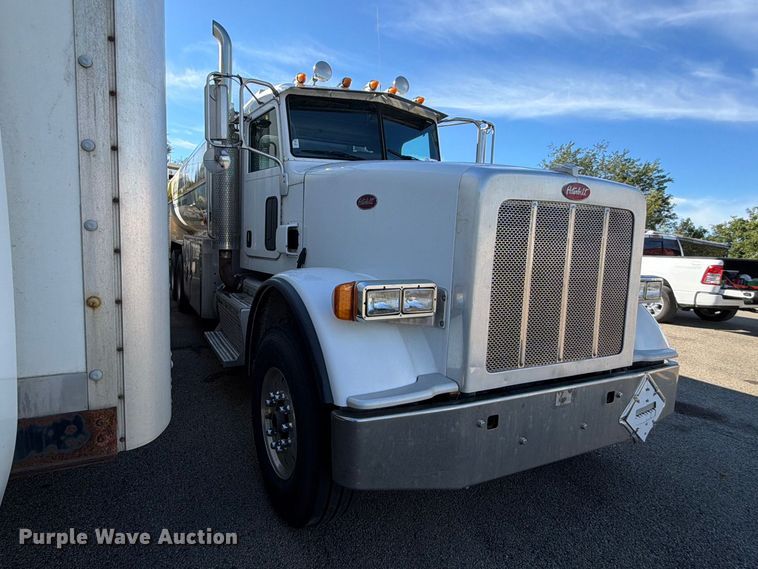 image for item FG3026 2013 Peterbilt 367 fuel truck