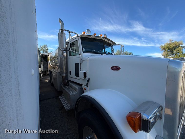 image for item FG3026 2013 Peterbilt 367 fuel truck