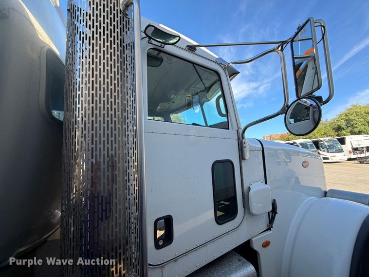 image for item FG3026 2013 Peterbilt 367 fuel truck