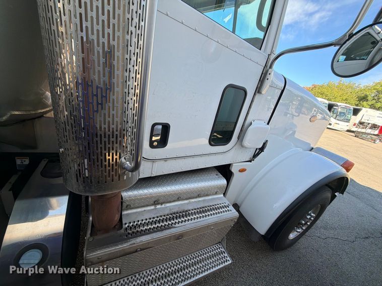 image for item FG3026 2013 Peterbilt 367 fuel truck