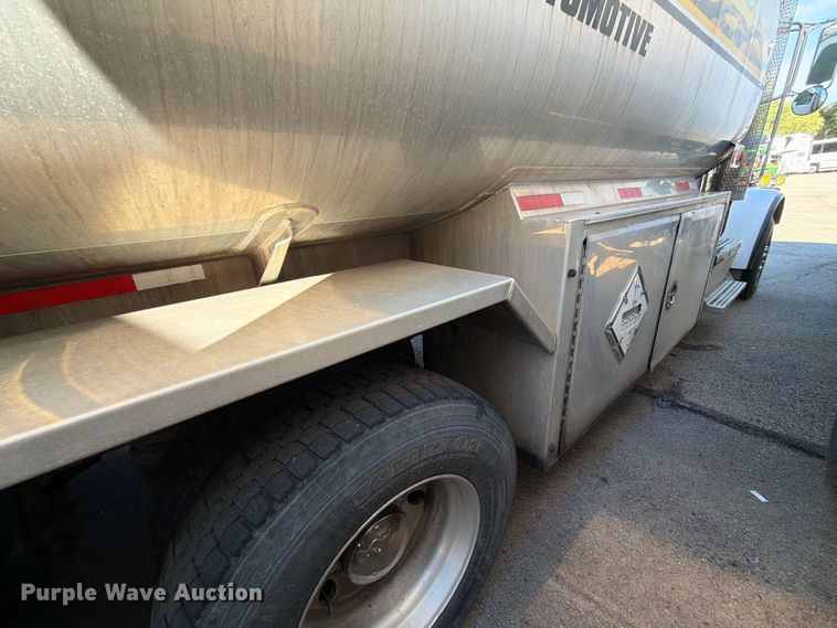 image for item FG3026 2013 Peterbilt 367 fuel truck