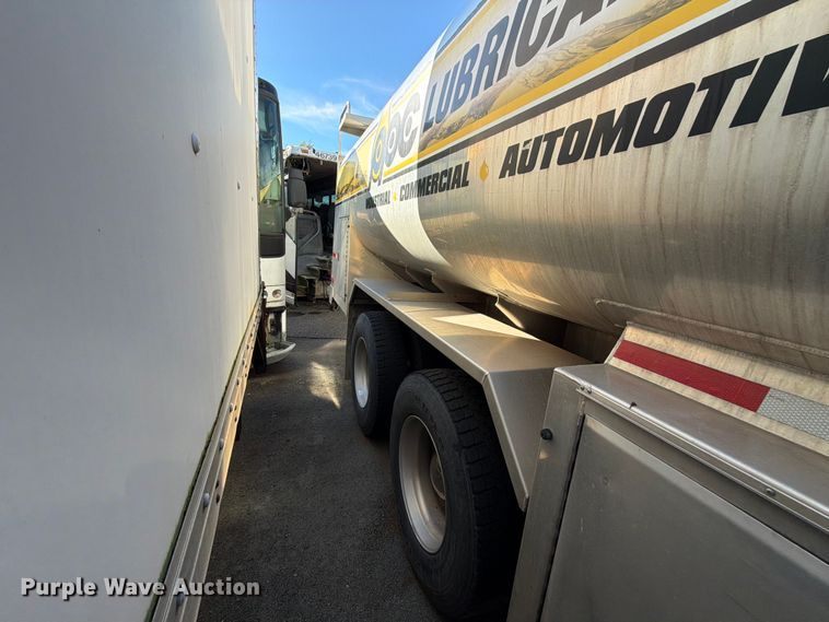 image for item FG3026 2013 Peterbilt 367 fuel truck