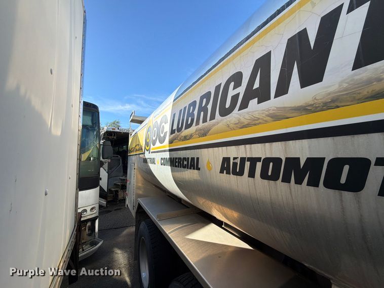 image for item FG3026 2013 Peterbilt 367 fuel truck