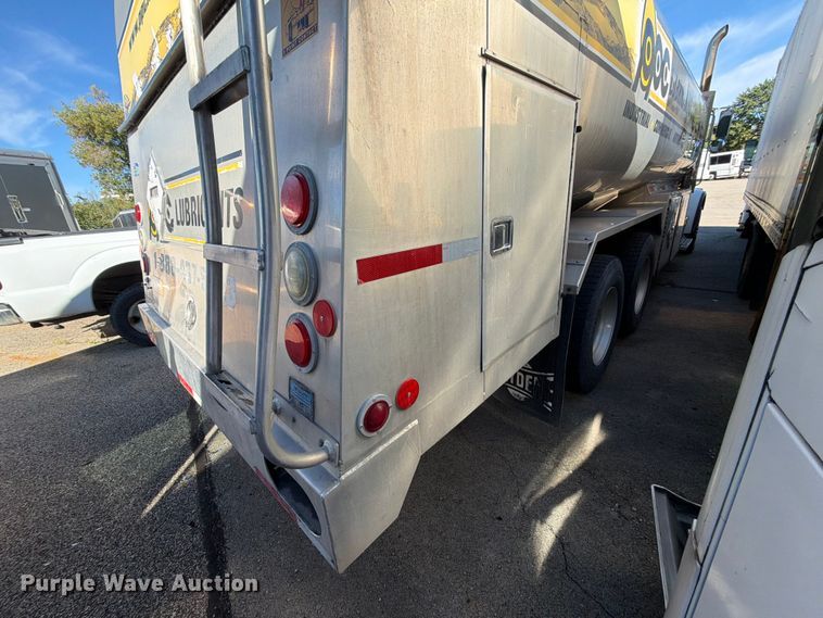 image for item FG3026 2013 Peterbilt 367 fuel truck