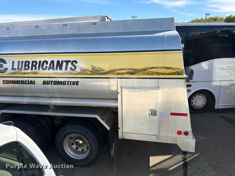 image for item FG3026 2013 Peterbilt 367 fuel truck