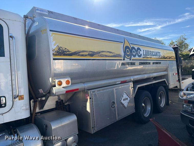 image for item FG3026 2013 Peterbilt 367 fuel truck