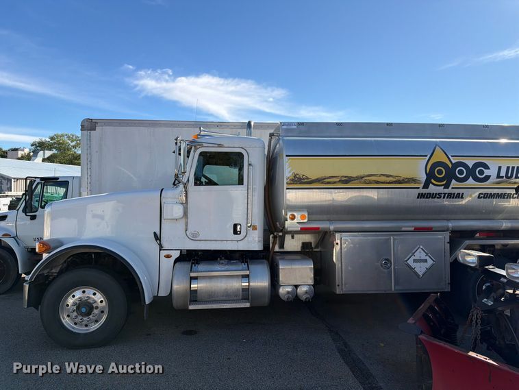 image for item FG3026 2013 Peterbilt 367 fuel truck