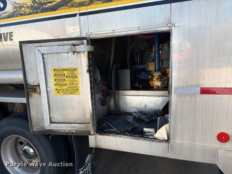 image for item FG3026 2013 Peterbilt 367 fuel truck