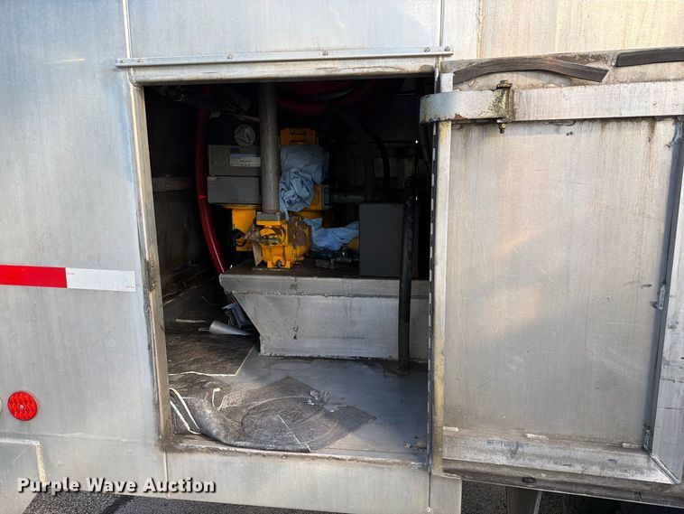 image for item FG3026 2013 Peterbilt 367 fuel truck