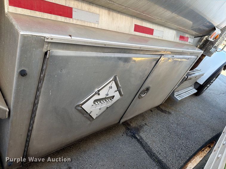 image for item FG3026 2013 Peterbilt 367 fuel truck