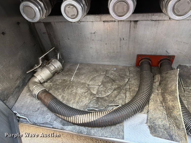image for item FG3026 2013 Peterbilt 367 fuel truck