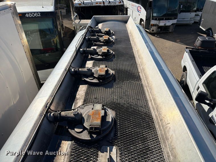 image for item FG3026 2013 Peterbilt 367 fuel truck