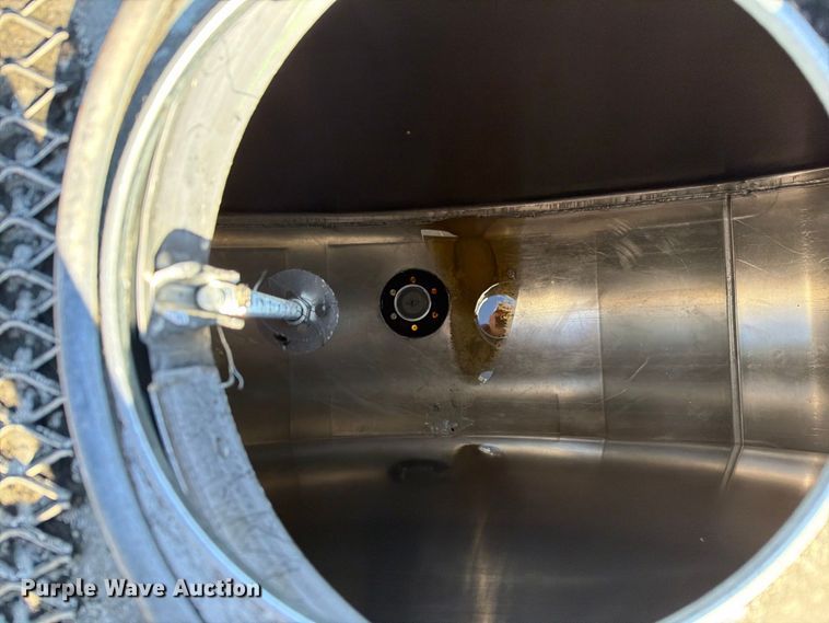 image for item FG3026 2013 Peterbilt 367 fuel truck