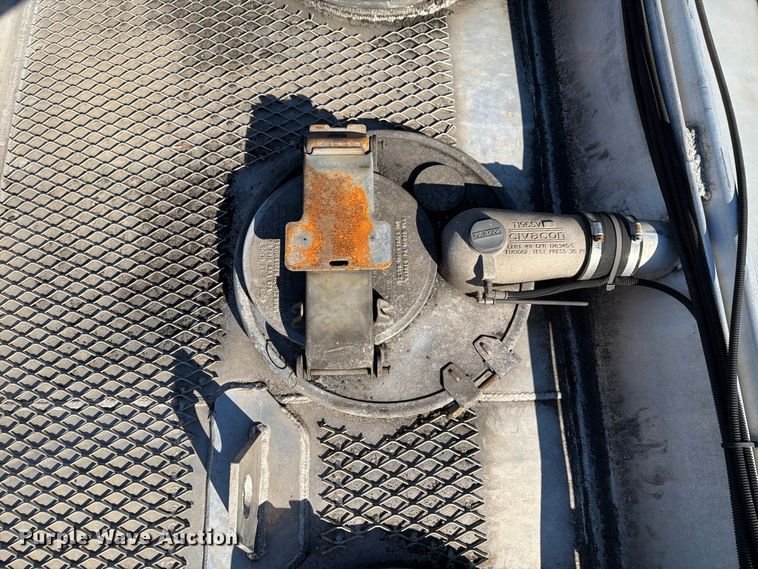 image for item FG3026 2013 Peterbilt 367 fuel truck