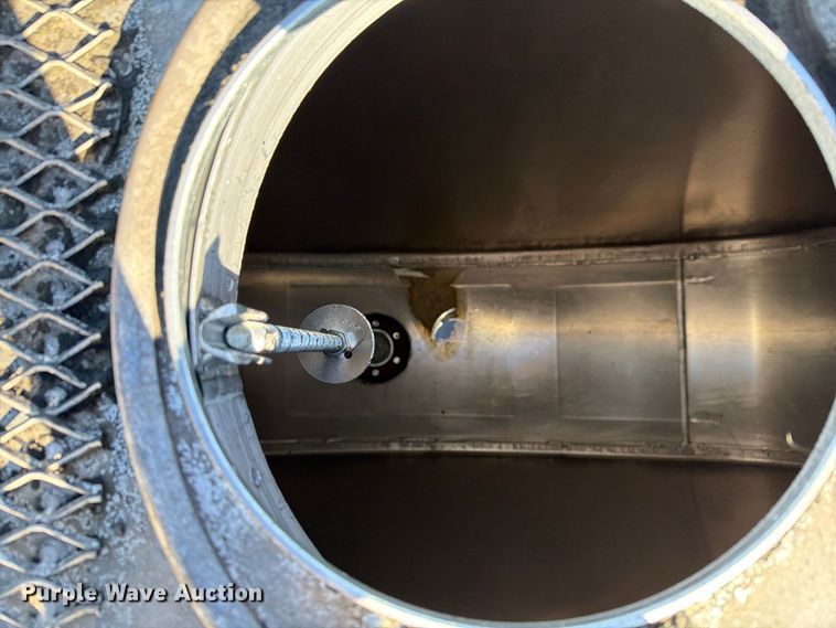 image for item FG3026 2013 Peterbilt 367 fuel truck