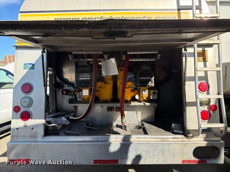 image for item FG3026 2013 Peterbilt 367 fuel truck