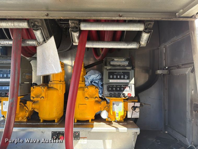 image for item FG3026 2013 Peterbilt 367 fuel truck