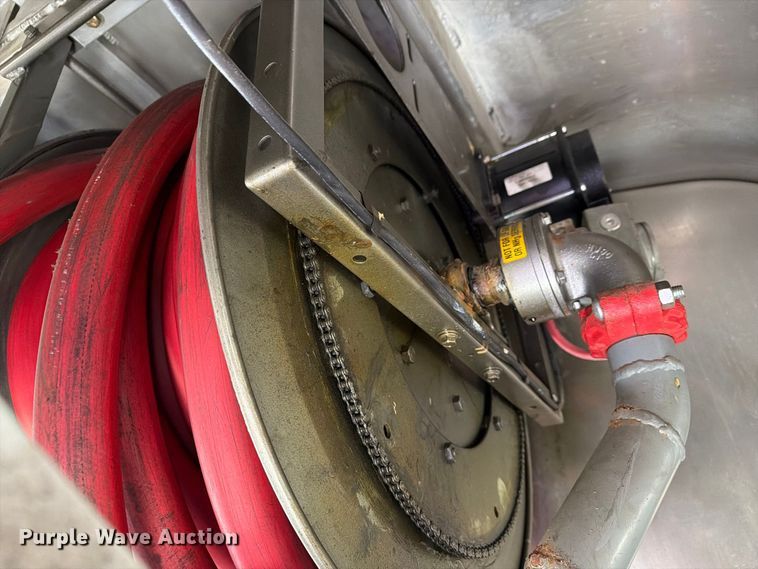 image for item FG3026 2013 Peterbilt 367 fuel truck