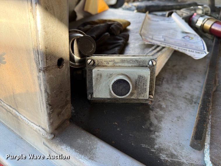 image for item FG3026 2013 Peterbilt 367 fuel truck