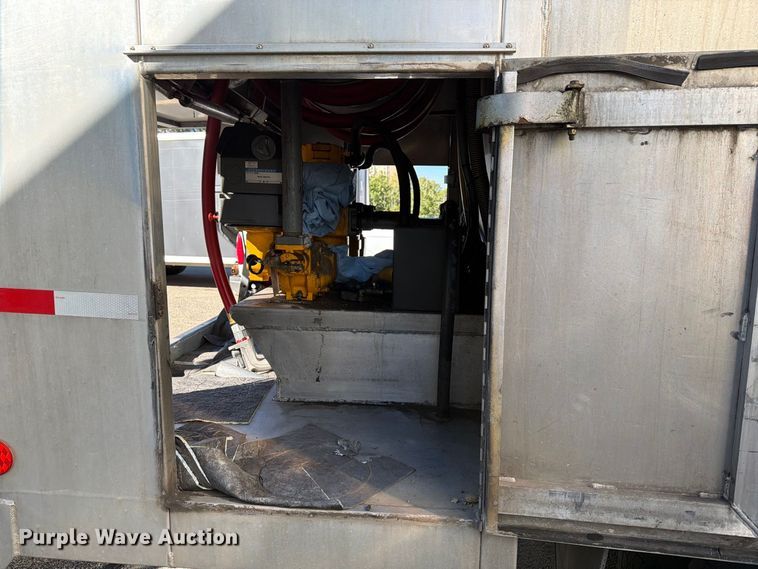 image for item FG3026 2013 Peterbilt 367 fuel truck