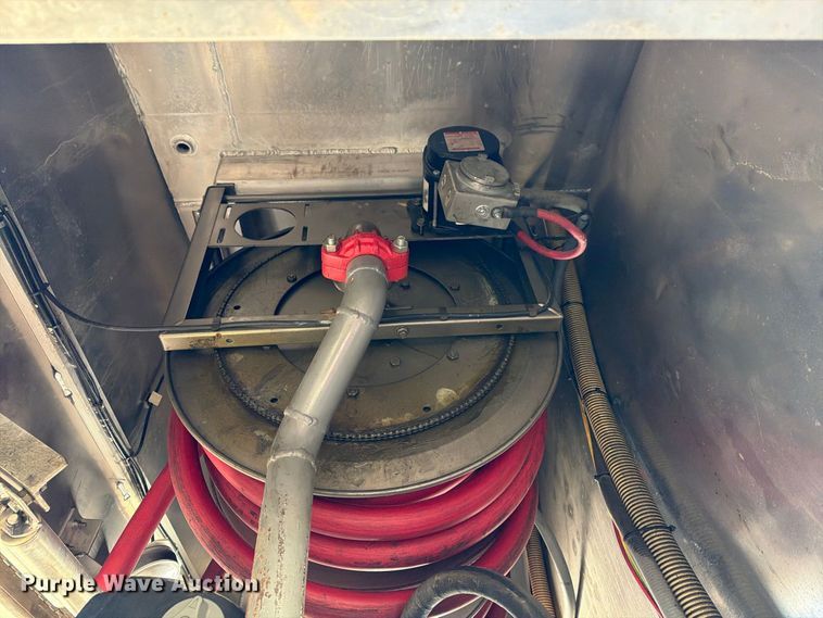 image for item FG3026 2013 Peterbilt 367 fuel truck