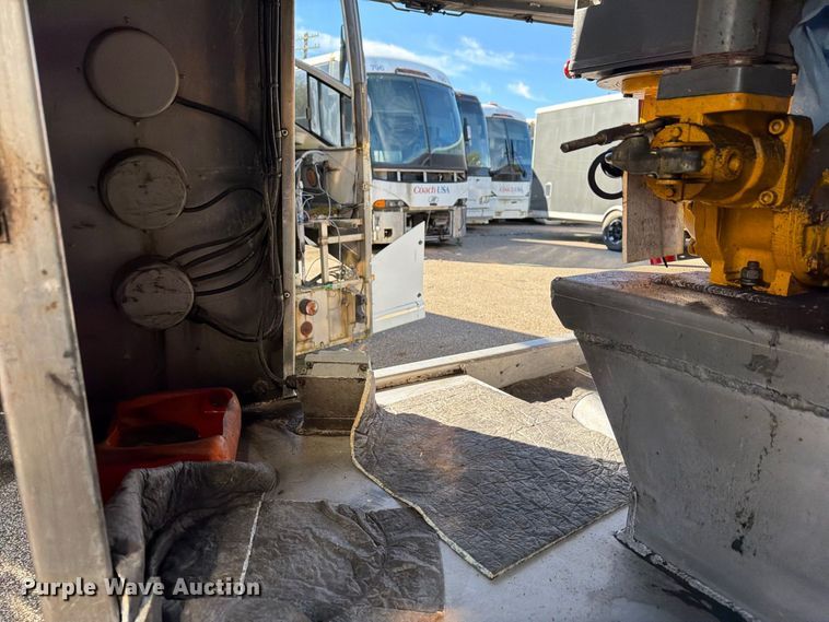 image for item FG3026 2013 Peterbilt 367 fuel truck