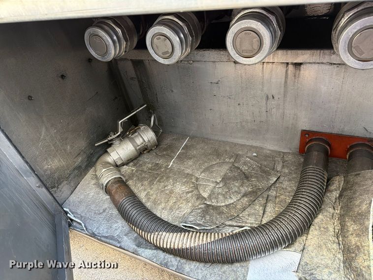 image for item FG3026 2013 Peterbilt 367 fuel truck