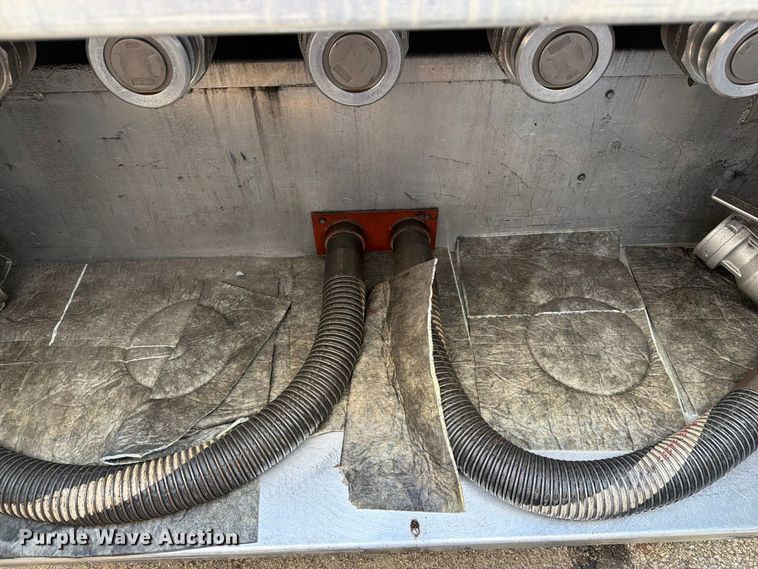 image for item FG3026 2013 Peterbilt 367 fuel truck
