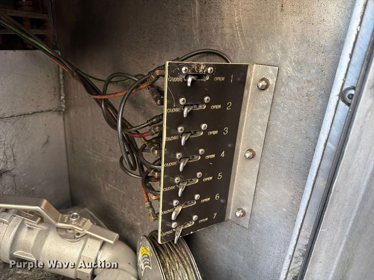 image for item FG3026 2013 Peterbilt 367 fuel truck