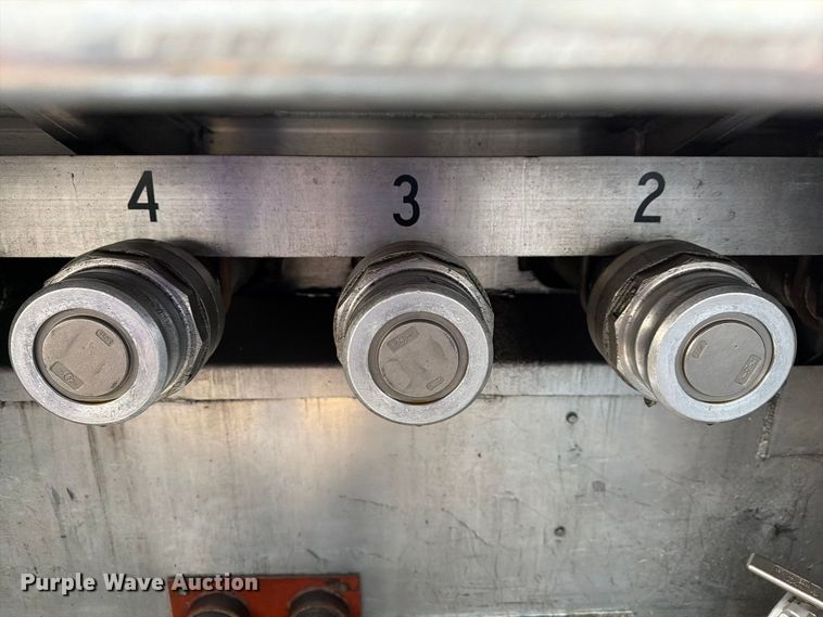 image for item FG3026 2013 Peterbilt 367 fuel truck