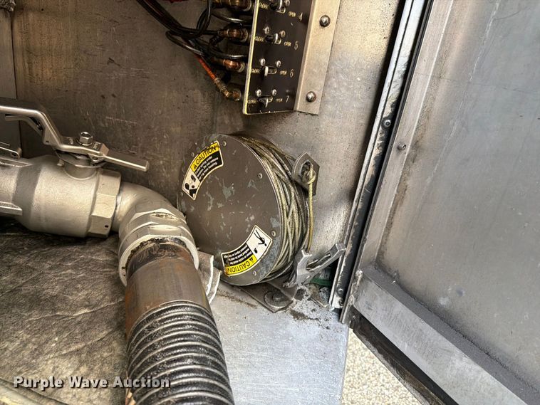 image for item FG3026 2013 Peterbilt 367 fuel truck