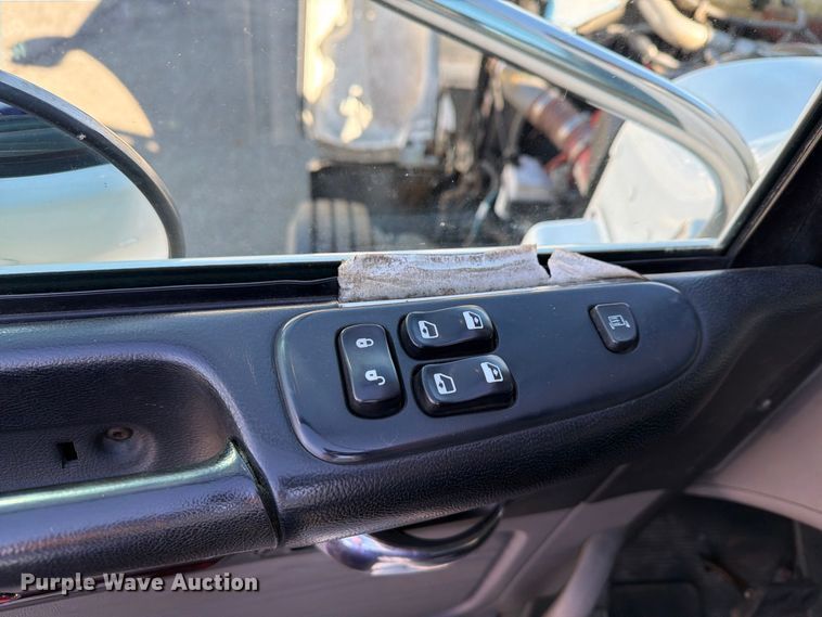 image for item FG3026 2013 Peterbilt 367 fuel truck