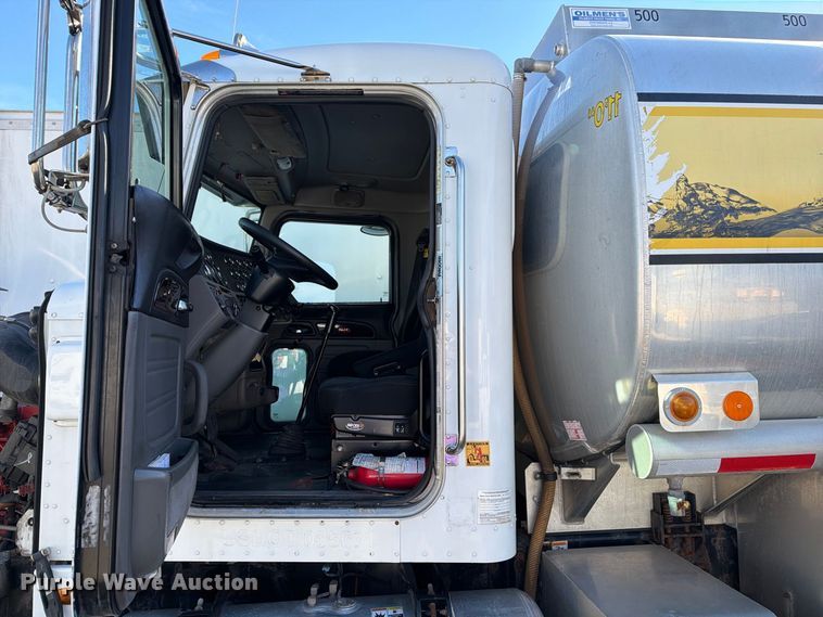 image for item FG3026 2013 Peterbilt 367 fuel truck