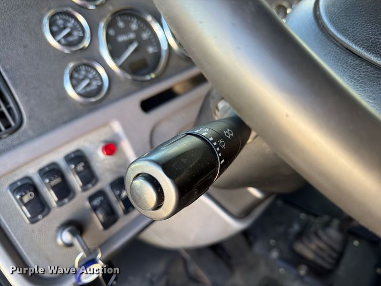 image for item FG3026 2013 Peterbilt 367 fuel truck