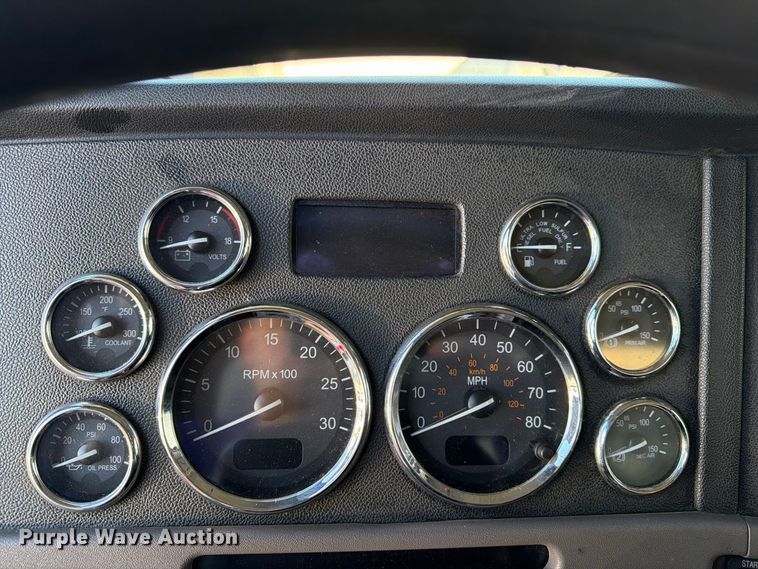 image for item FG3026 2013 Peterbilt 367 fuel truck