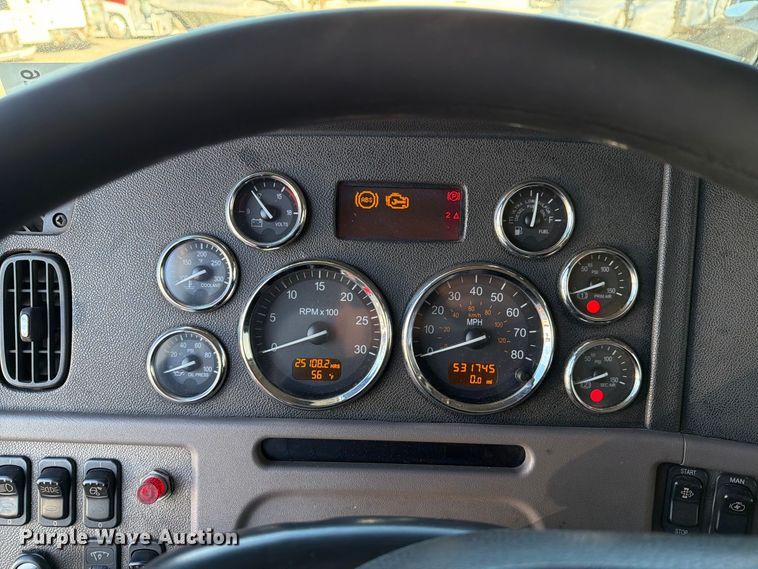 image for item FG3026 2013 Peterbilt 367 fuel truck
