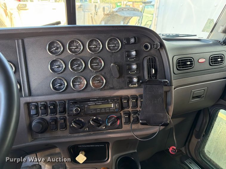 image for item FG3026 2013 Peterbilt 367 fuel truck