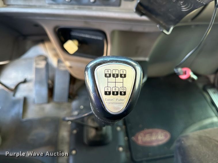 image for item FG3026 2013 Peterbilt 367 fuel truck