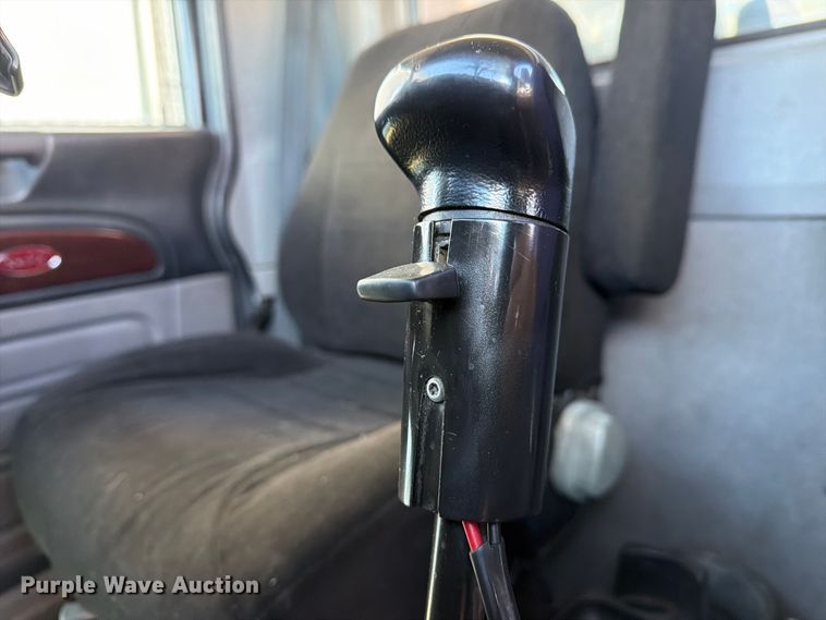 image for item FG3026 2013 Peterbilt 367 fuel truck