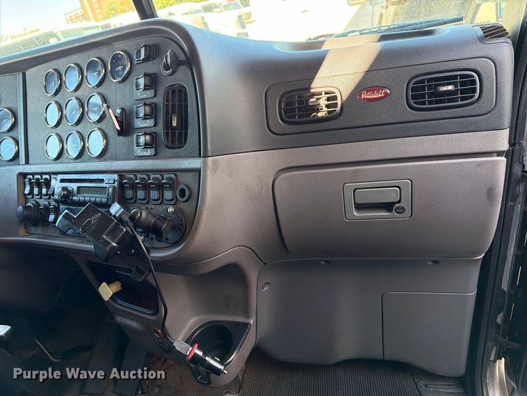 image for item FG3026 2013 Peterbilt 367 fuel truck