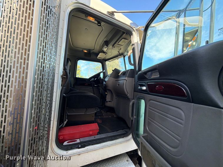 image for item FG3026 2013 Peterbilt 367 fuel truck