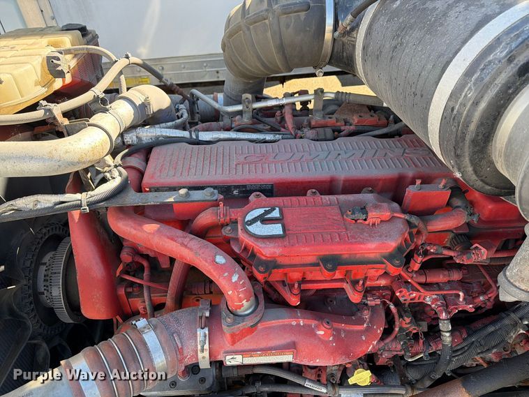 image for item FG3026 2013 Peterbilt 367 fuel truck